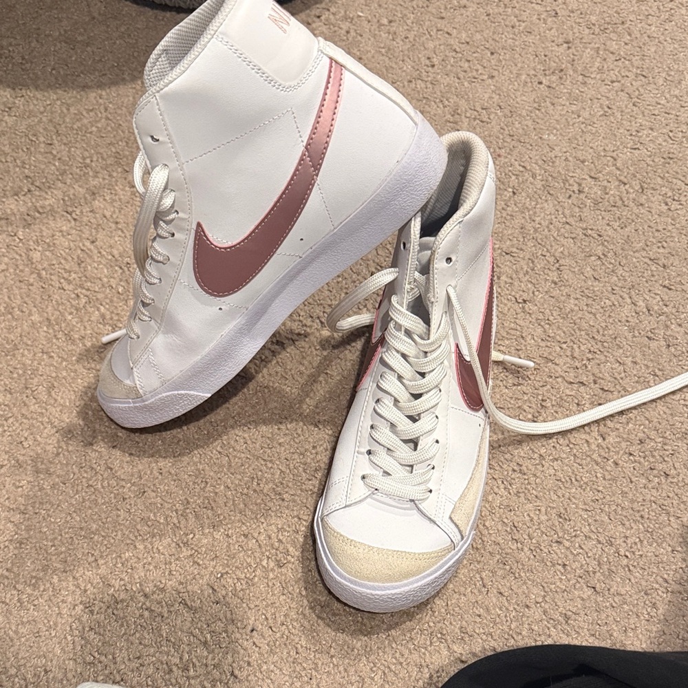 Nike Women's Sneakers - White and Pink